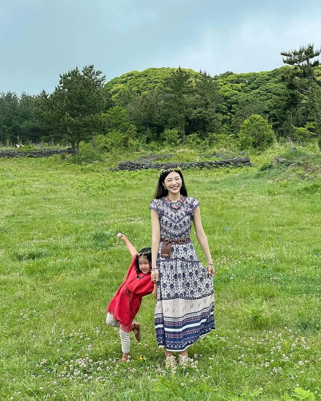 Joy mặc váy maxi boho