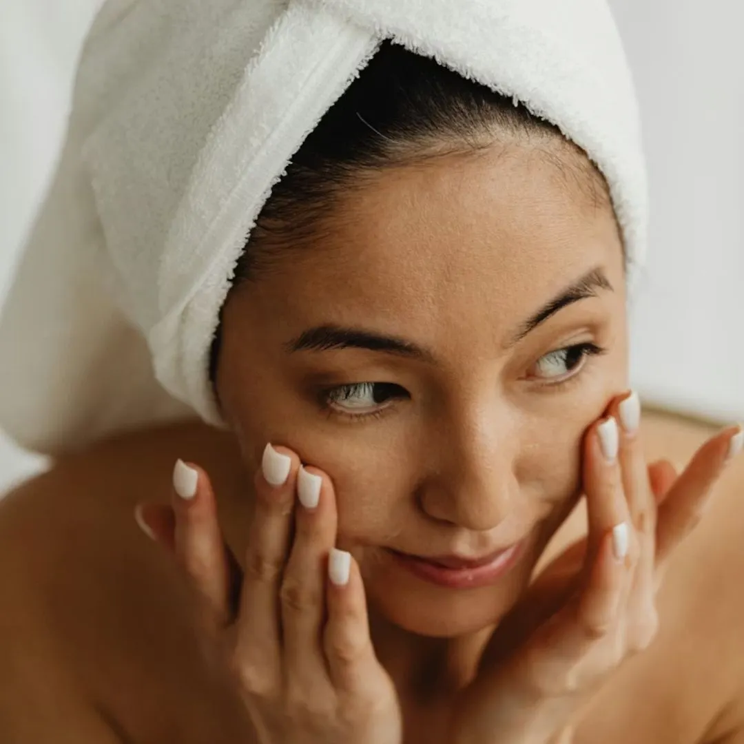 Duy trì quy trình chăm sóc da ổn định để giảm mụn trán