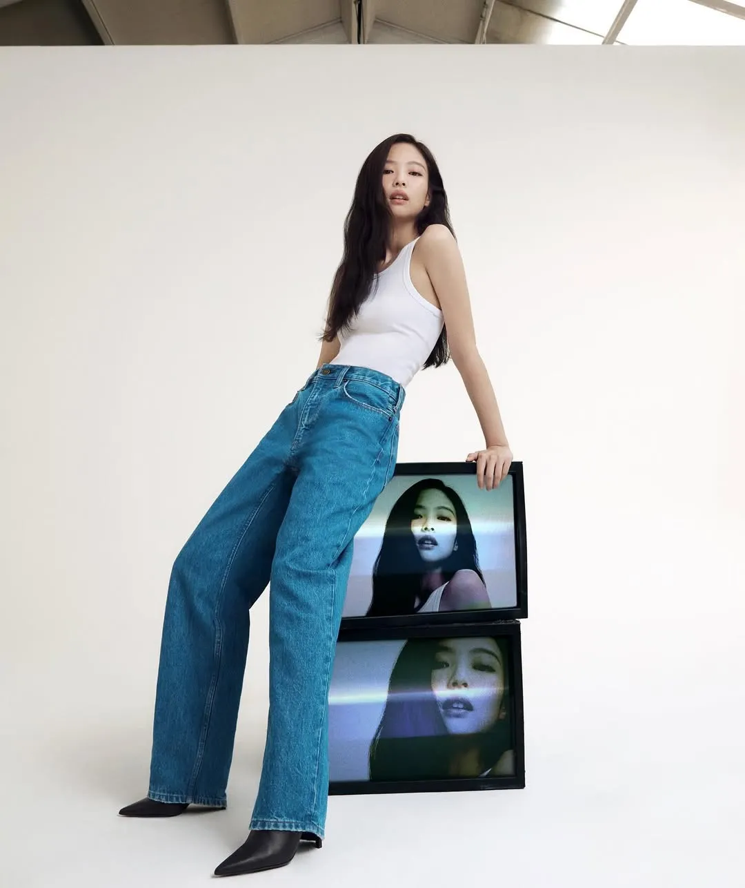 Jennie áo tank top