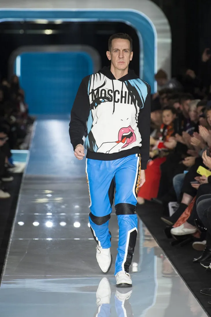 ELLE Việt Nam - Moschino nhân bản Jackie Kennedy tại sân khấu runway Milan Fashion Week 2018 (7)