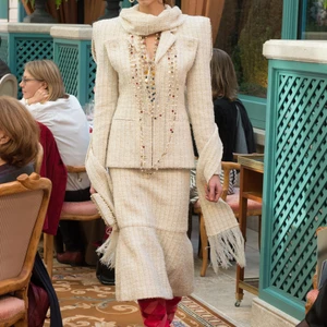 bst thoi trang chanel prefall 2017