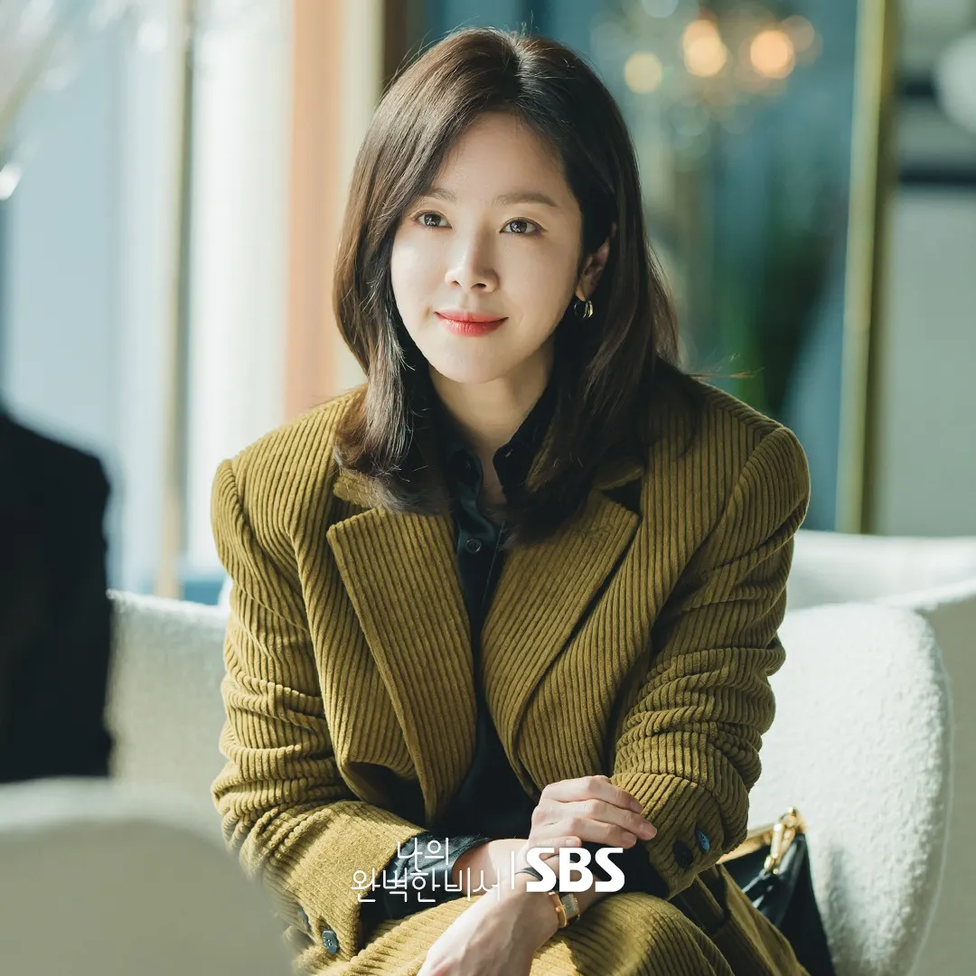 Han Ji Min diện các phiên bản blazer