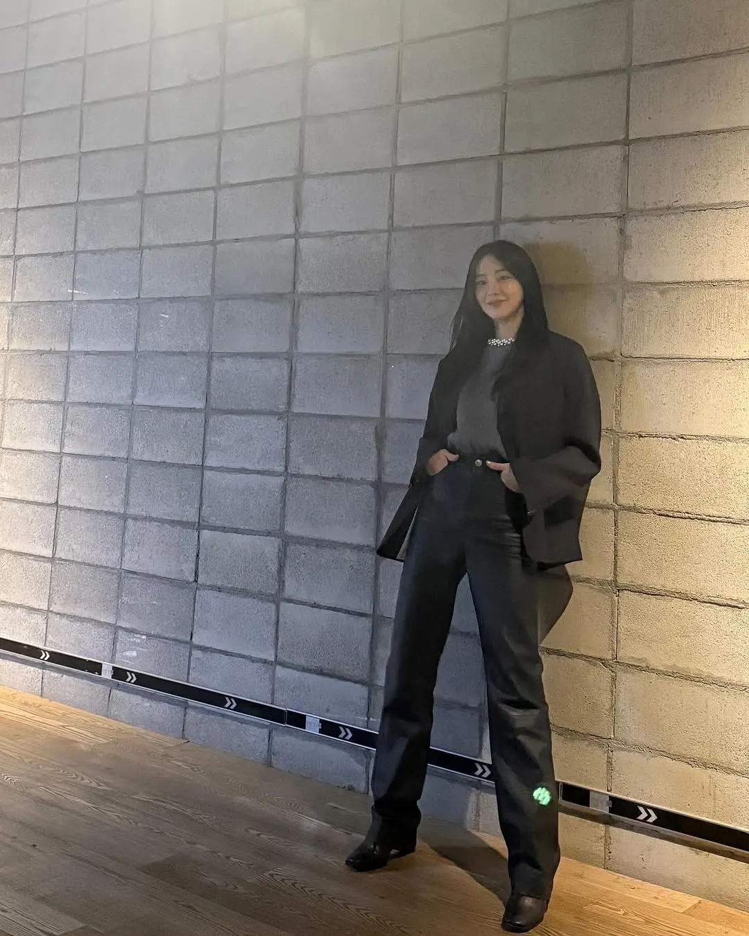 The study group Han Ji Eun diện blazer