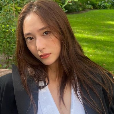 Krystal Jung tóc nâu không cần tẩy tóc.