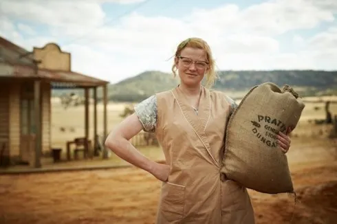 Thời trang trong phim: The Dressmaker (Thợ may báo thù)_ellevietnam10