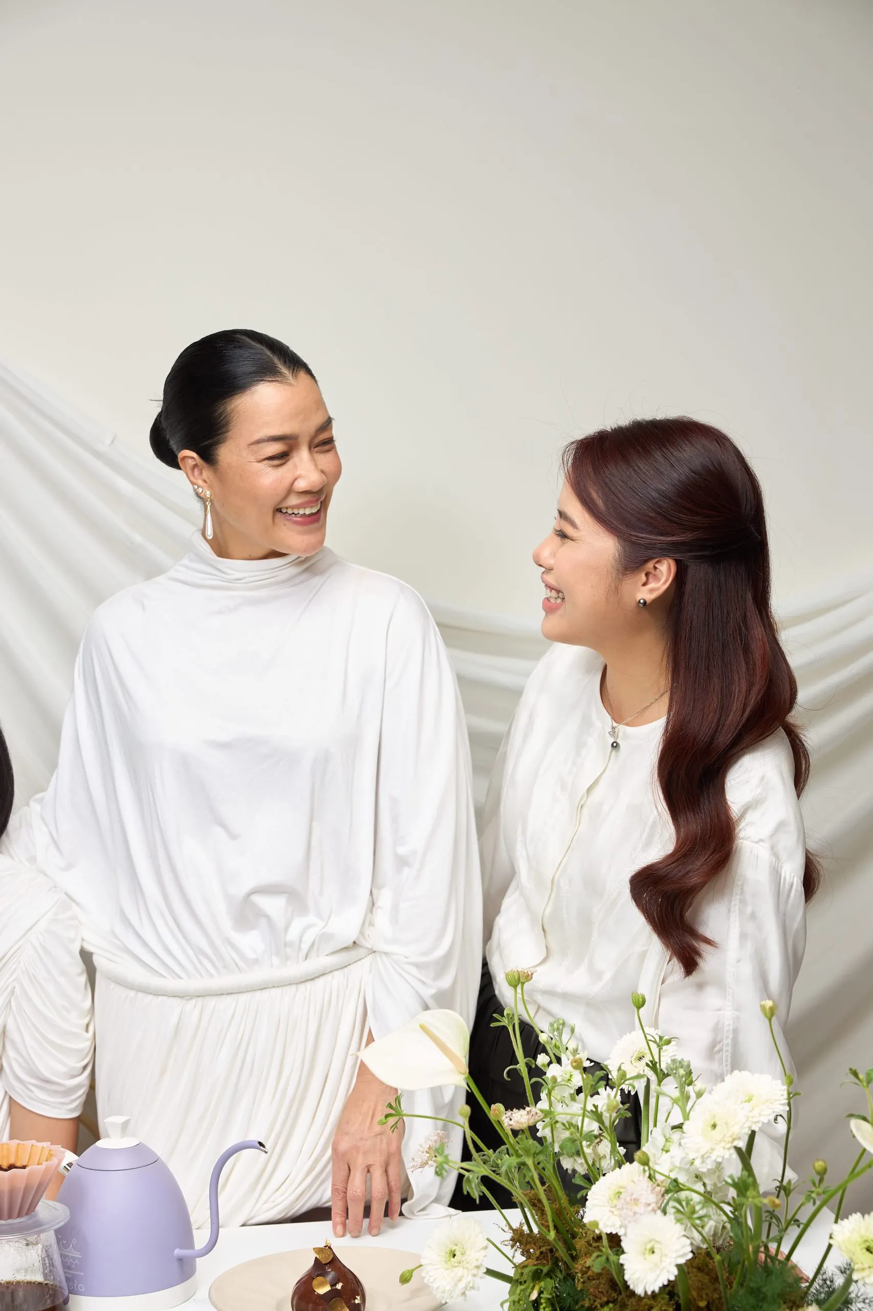 Chân dung Doanh nhân Kim Oanh và Barista Bella Thư Phạm trong chuyên mục ELLE Voice kỳ này.