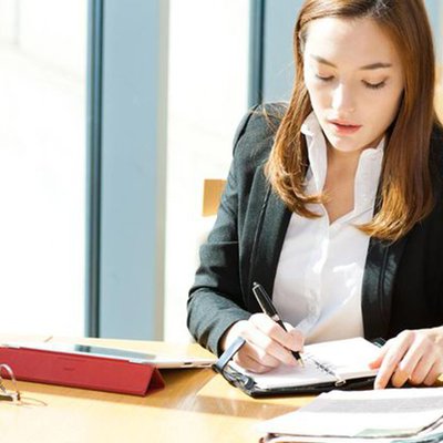 Ngồi lâu một chỗ có thể gây hại tương đương với việc hút thuốc lá