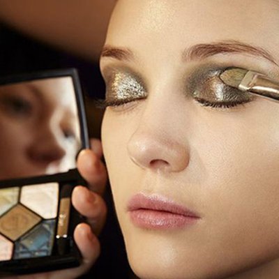 Cách trang điểm cho đôi mắt khi đeo kính áp tròng màu - ELLE Việt Nam