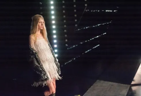 Tại Saint Laurent, NTK Hedi Slimane đã thu hút rất nhiều khách hàng trung thành nhờ những thiết kế đậm chất rock'n'roll nhưng dễ phối, dễ mặc và rất thực tế.