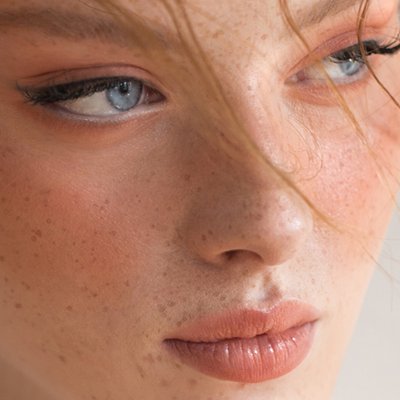 trang điểm tông màu peach fuzz