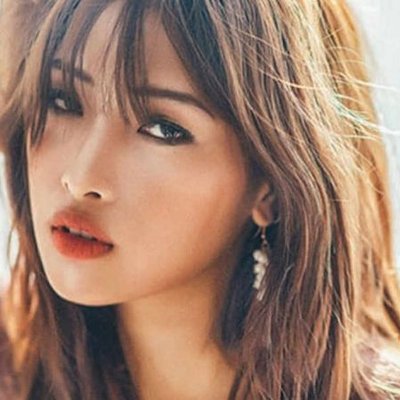 cô gái đẹp màu phấn má