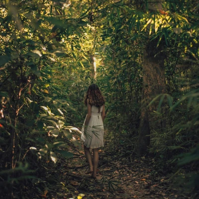 cô gái bước vào trong rừng tử vi ngày 29/4/2026