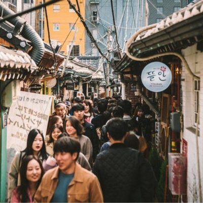 con hẻm cổ kính nhộn nhịp ở seoul