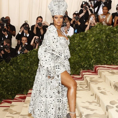thảm đỏ met gala rihanna 2018 2