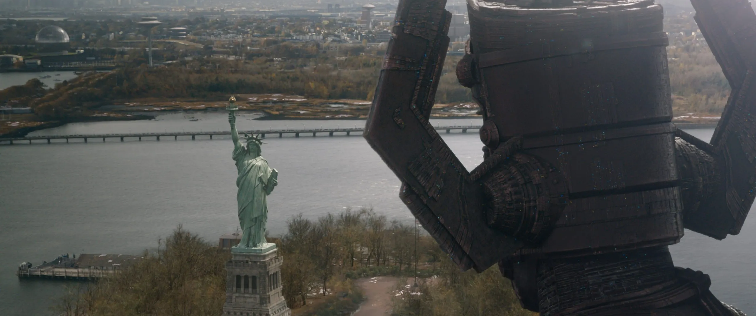 Ineson trong vai Galactus