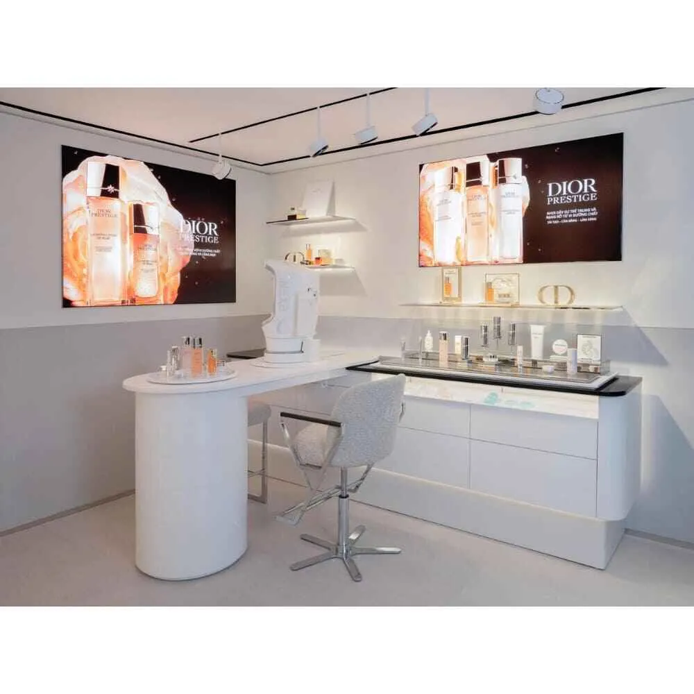 nội thất của cửa hàng Dior Beauty tại Hà Nội