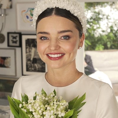 Miranda Kerr hướng dẫn trang điểm trong ngày cưới