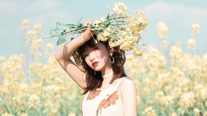 cô gái có gương mặt v-line xinh đẹp