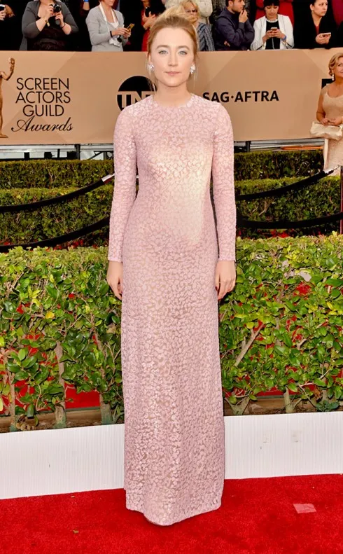 sao-mac-dep-tham-do-sag-awards-saoirse-ronan