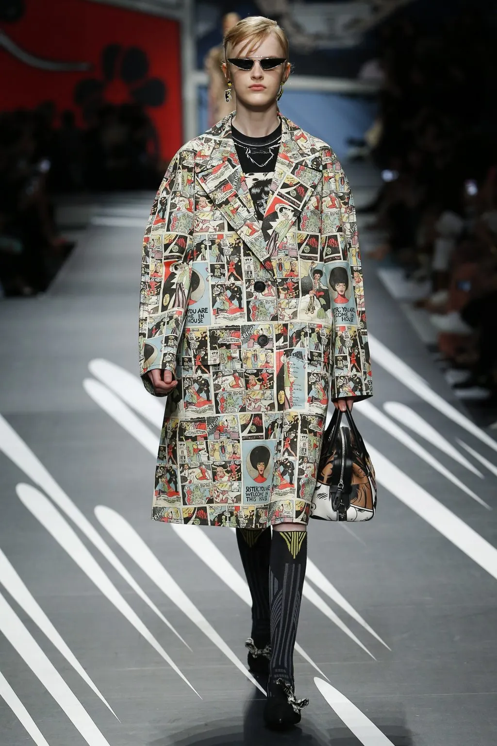 Prada Ready-to-wear Xuân 2018: Về những người phụ nữ mạnh mẽ, náo nhiệt và đầy sức quyến rũ