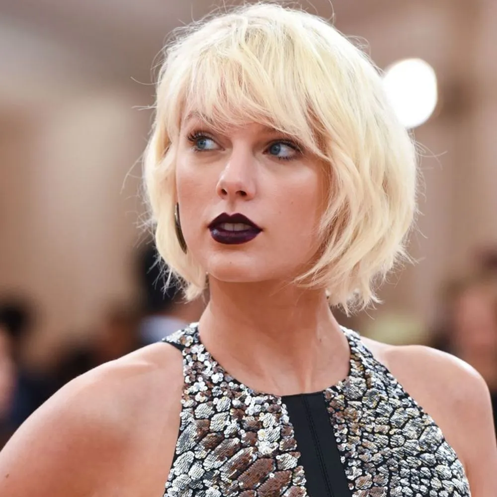 Hình ảnh Taylor Swift với tóc bạch kim.