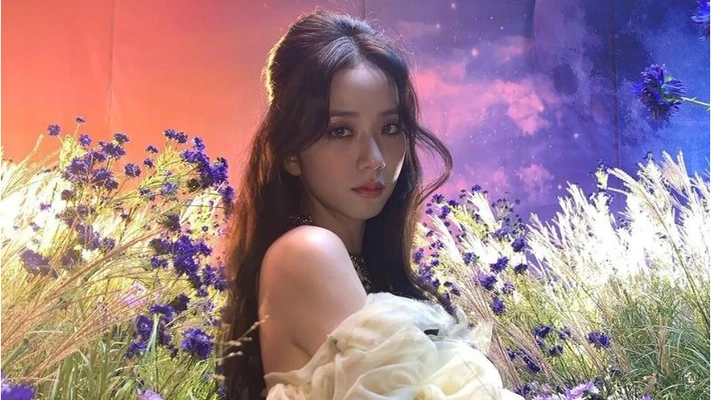 jisoo như ngọc trong đá