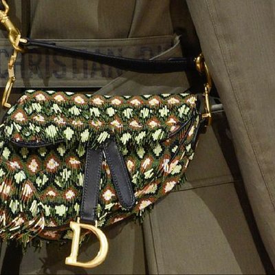 Sự trở lại ngoạn mục của túi yên ngựa - Saddle huyền thoại nhà Dior