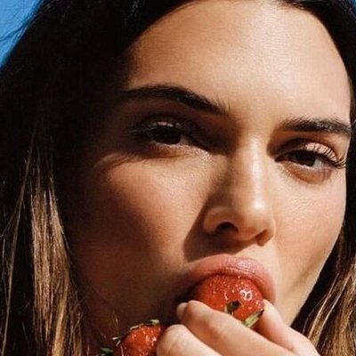 cherry cola lips beauty trend 2023