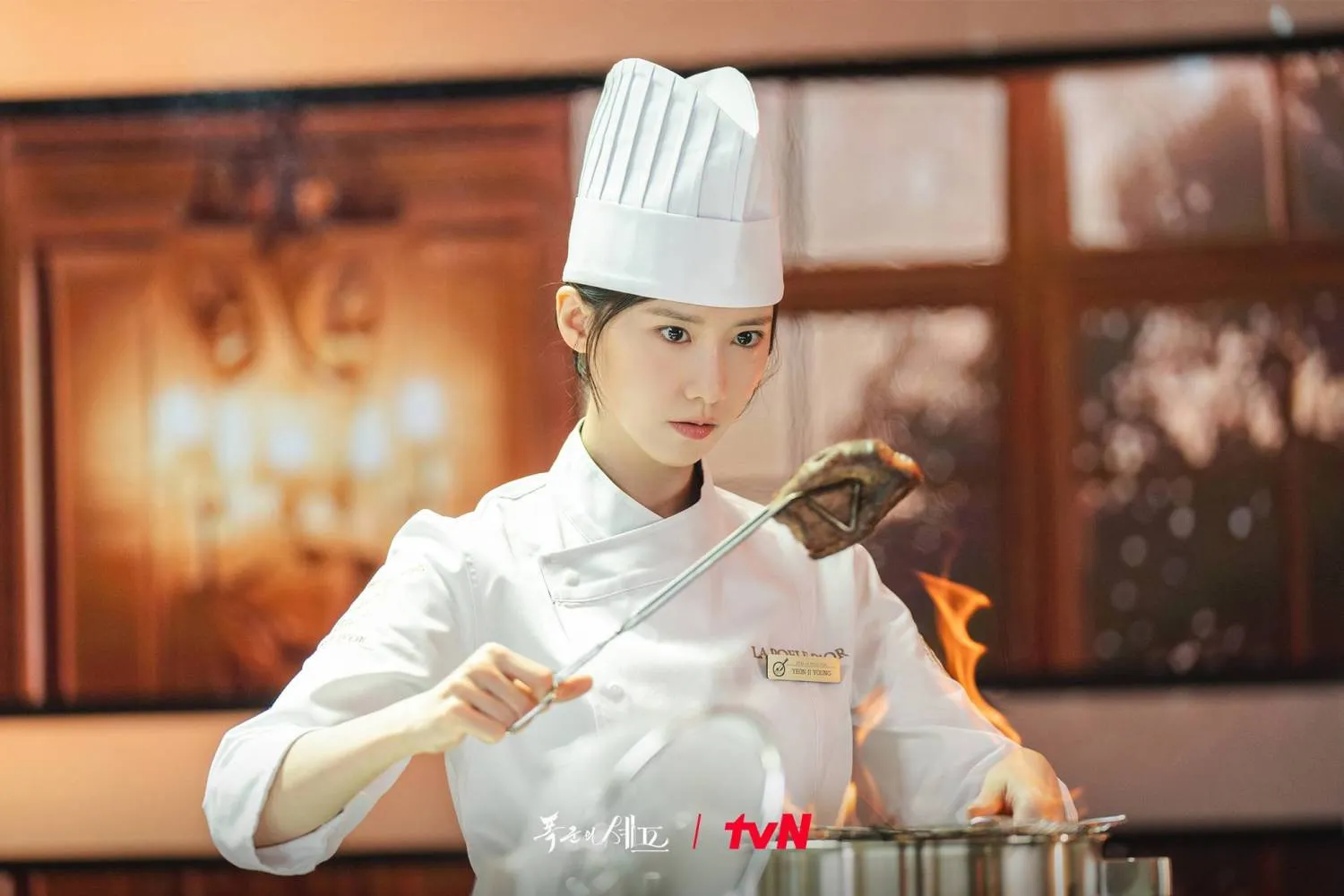 thời trang yoona trong ngự trù của bạo chúa