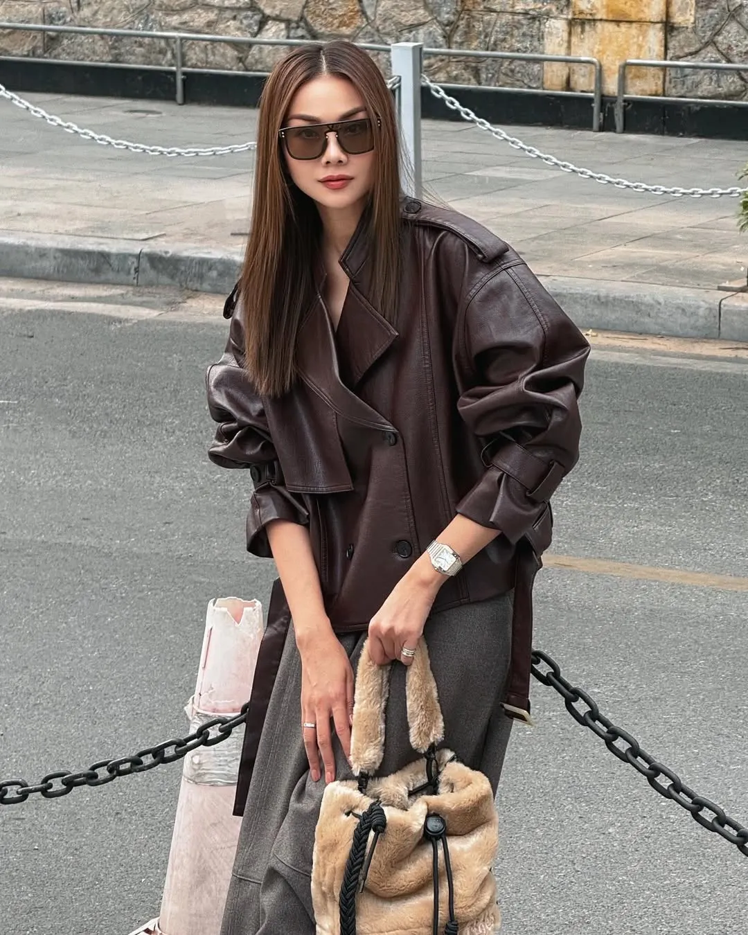 Thanh Hằng áo khoác da du lịch Đà Lạt