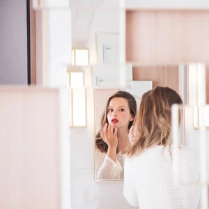 quý cô người Pháp Camille Yolaine - tẩy da môi chết