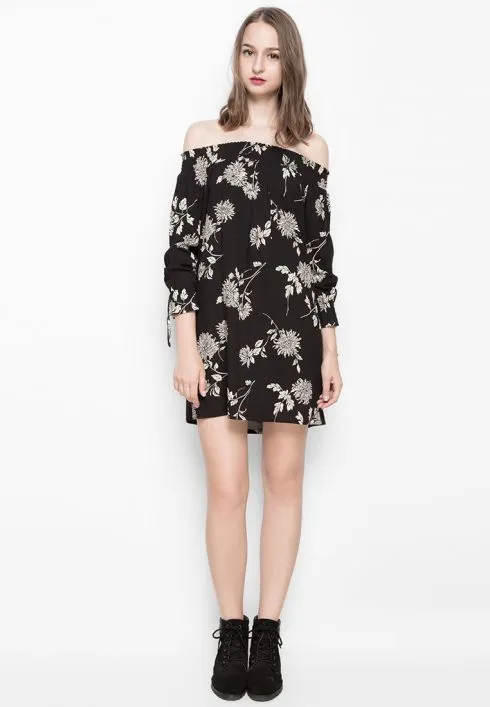 đầm họa tiết hở vai <mark class=