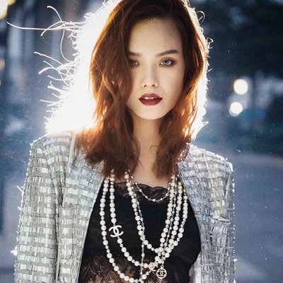 Bộ hình của ELLE: Chiếc áo khoác nữ diệu kỳ