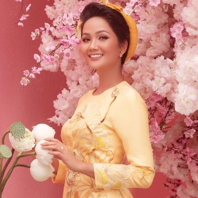 Bí quyết làm đẹp để vẻ ngoài rạng rỡ như những đóa hoa mùa Xuân