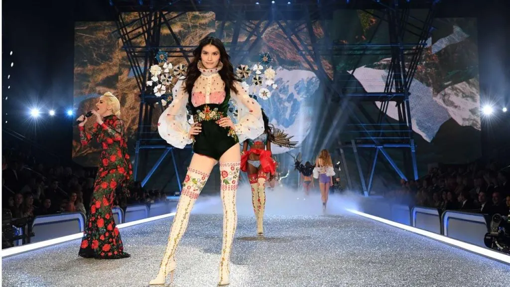 Tại sao thương hiệu nội y Victoria’s Secret chọn Thượng Hải là sàn diễn tiếp theo?