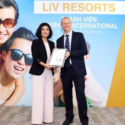 trao chứng nhận cho liv resorts