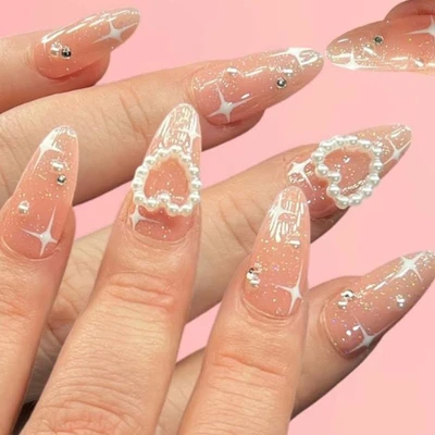 Phong cách nail coquette. Ảnh: Instagram@ blackrosenailz.