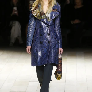 Một số mẫu ấn tượng trong BST Thu-Đông của Burberry London Fashion Week 2016