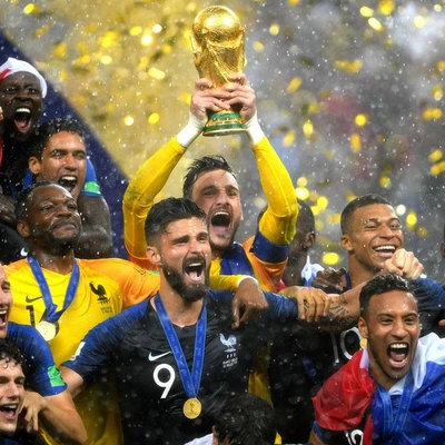 Cúp vàng World Cup 2018 được đựng trong chiếc rương đặc biệt của Louis Vuitton