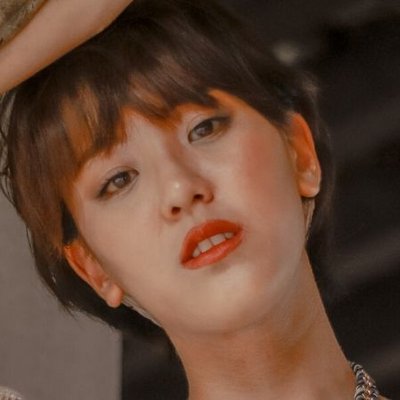 Cách trang điểm-Cô gái tóc ngắn.