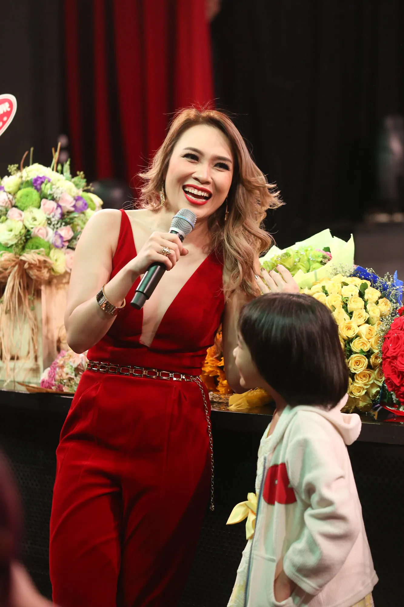 Mỹ Tâm liveshow Ô cửa màu xanh - elle vietnam
