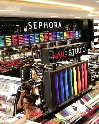 Phụ nữ chẳng nghiện mua mỹ phẩm nếu không có SEPHORA