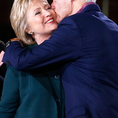 Chuyện tình của cặp đôi quyền lực Bill Clinton & Hillary Clinton