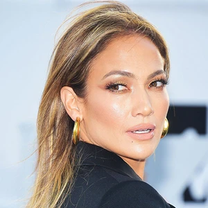 bí quyết trẻ hóa làn da của Jennifer Lopez ở tuổi 52