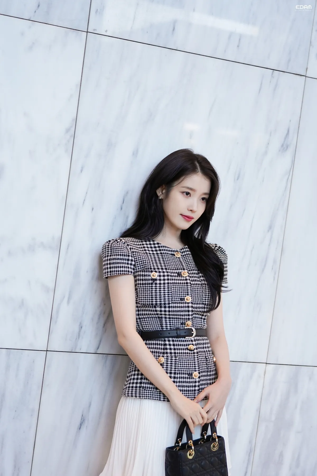 ELLE-PHONG-CACH-THOI-TRANG-IU-PERFECT-CROWN-PHIM00029