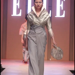BST của NTK Nuchsuda tại ELLE Fashion Journey 2016