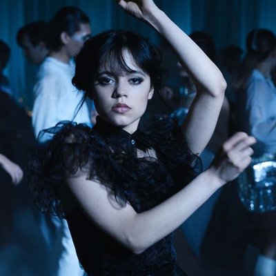 ý nghĩa thời trang phim wedneday