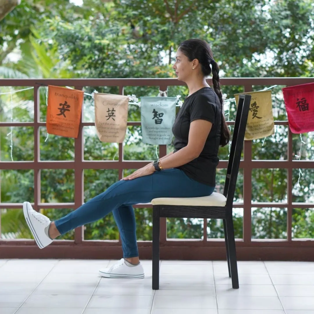 Động tác duỗi chân giúp đầu gối bớt đau nhức