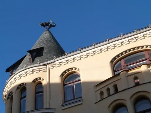 du lịch châu âu phần 1 - ngôi nhà mèo - elle vietnam