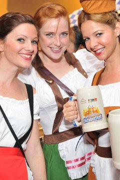 Hòa cùng Oktoberfest Việt Nam 2016 tại Windsor Plaza